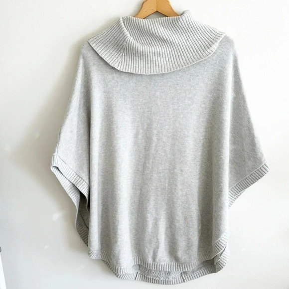 CAbi cotton Cowl Neck Poncho Cableknit Sweater Glacier Gray 3003 Size Small - Picture 6 of 8